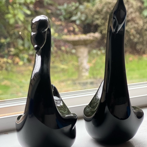 VTG PAIR OF BLACK CROWNING TOUCH GLASS SWANS - Picture 4 of 8